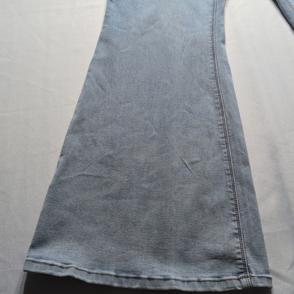 Tricot Blue Flare Wide Leg Jeans with Classic Wash Size 2XL - Picture 2 of 7